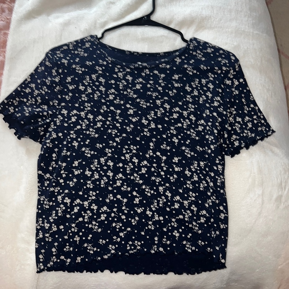 Hollister navy blue with white flowers baby tee